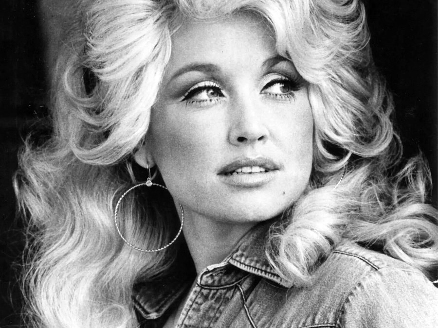 Dolly Parton in a 1977 RCA Records publicity portrait