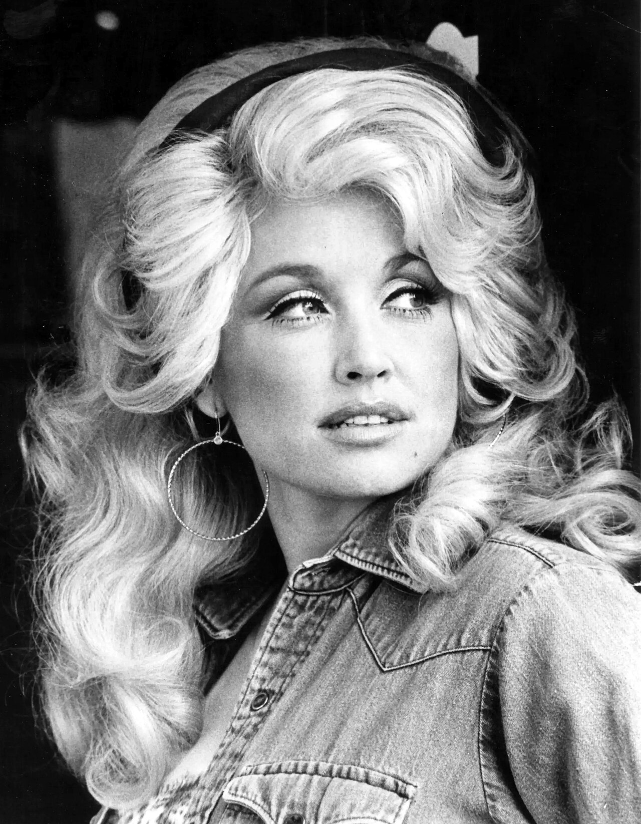 Dolly Parton in a 1977 RCA Records publicity portrait